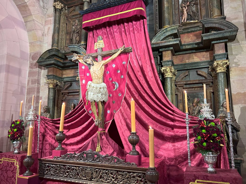 Altar efímero del Triduo del Santísimo Cristo de la Providencia del año 2023. Fotografías de Jorge Cecilia y Jesús Jiménez.